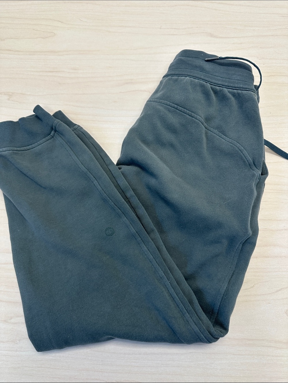 Lululemon olive green joggers size 6, drawstring waist, two front pockets - Picture 1 of 10